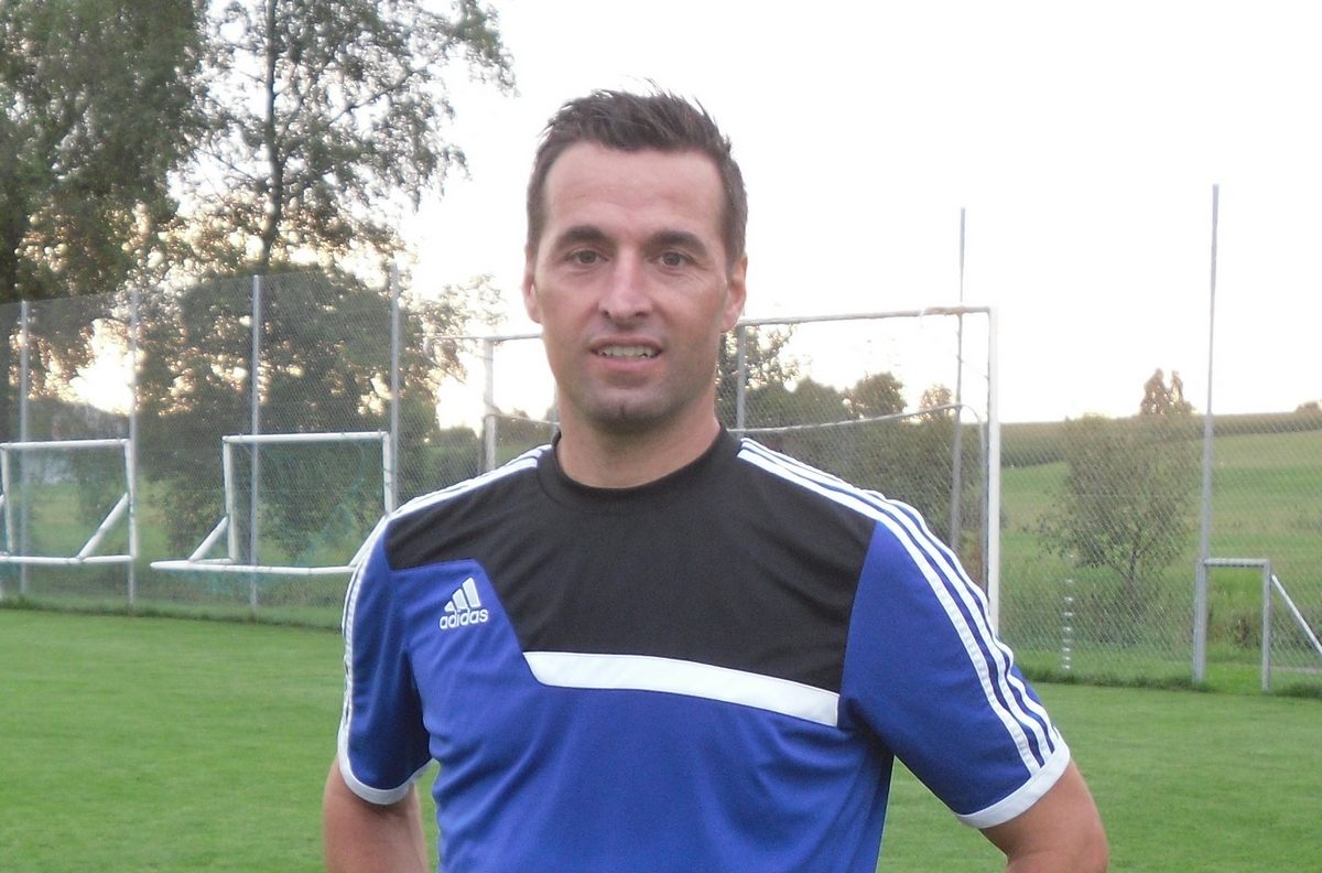 Spielertrainer André Grüter schiesst in der 81. Minute den Siegestreffer (Bild: Oskar Bösch).