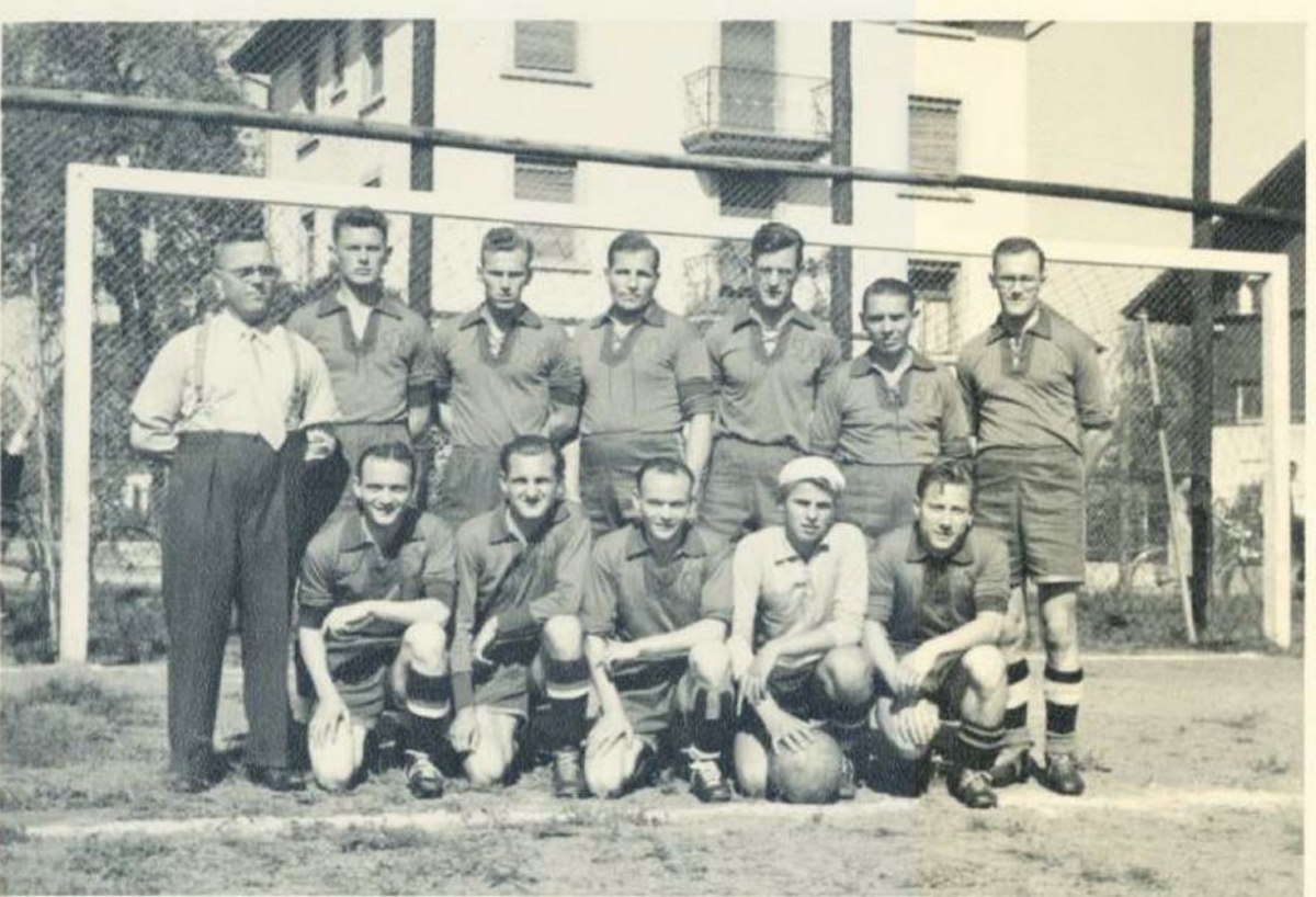 Das Fanionteam des SC Kriens aus dem Jahr 1949, das den Aufstieg in die 3. Liga schaffte (Archivbild: SC Kriens).