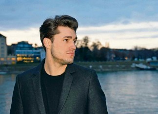 Der Denker kämpft jetzt in der Halle