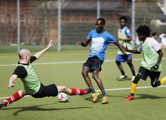 Der Fussball funktioniert als Bindeglied
