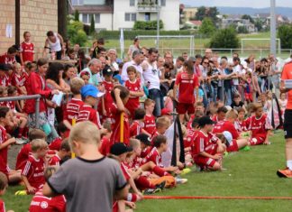 150 Kids am Fussballcamp in Eschenbach