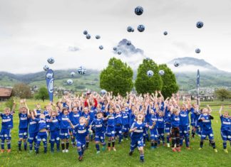 Über 70 Nachwuchskicker trainieren in Brunnen