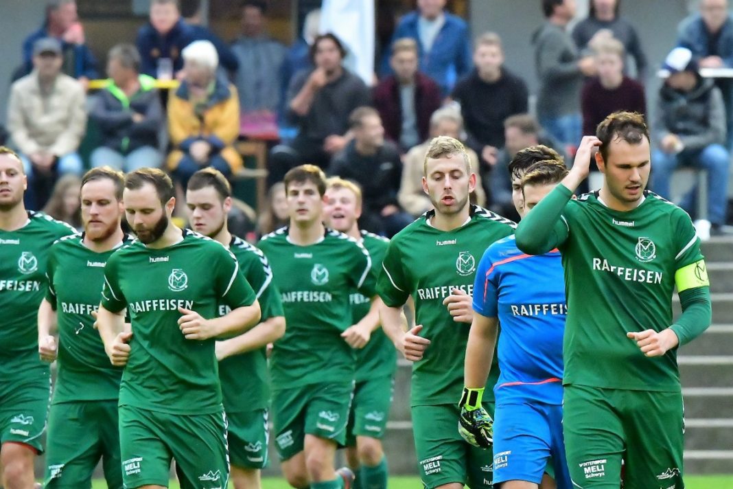 fcmuotathal_einlaufen1