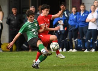 Schwyz gewinnt «Schlammschlacht» im Tschaibrunnen