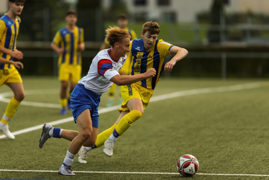 fcaegeri_sgkuessnachtweggis4