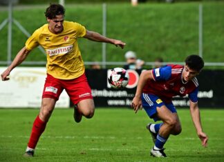 Wertvoller Punkt gegen formstarken Leader