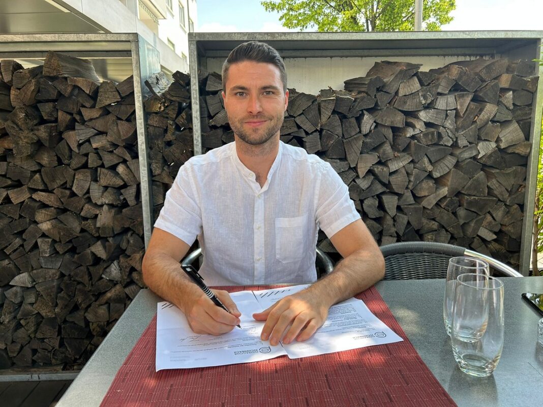 Philippe-Mueller-Vertragsunterzeichnung