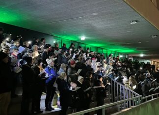 «Oh du Fröhliche»: Gemeinsames Weihnachtssingen im Stadion Kleinfeld