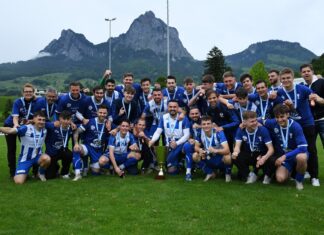 Ibach demontiert Horw und darf Meisterpokal in die Höhe stemmen