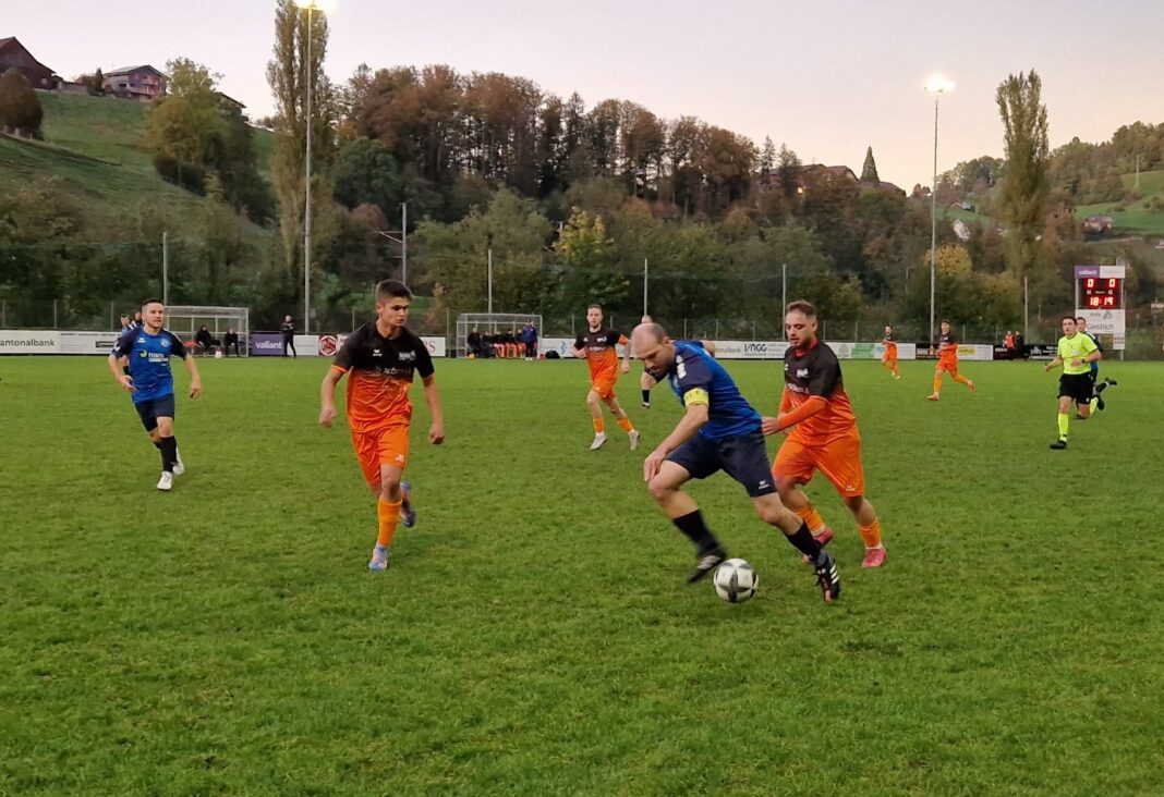 Der-Wolhuser-Doppeltorschuetze-Alain-Brunner-im-Vorwaertsmarsch-20231021_181752