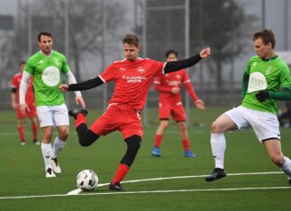 Schwyz gewinnt gegen Menzingen spektakulär in Unterzahl