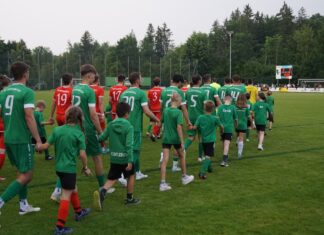 Entlebuch mit Startsieg gegen Schwyz