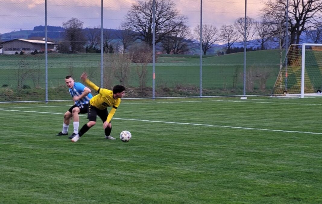 Spielszene des letzten Duells FC Grosswangen-Ettiswil - FC Zell vom 23. März 2024