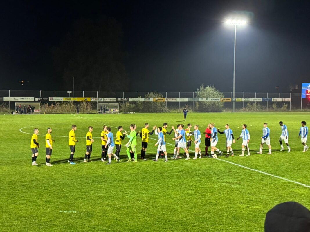 Einlauf FCGE vs FC Zell, Foto André Luternauer, 04112025