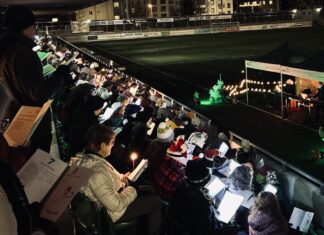 Gemeinsam singen – Weihnachten im Stadion Kleinfeld