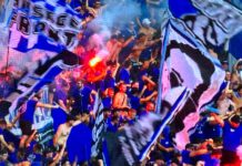 Last-Minute-Schock: Luzern bringt den Sieg in St. Gallen nicht über die Zeit Crowd of blue-clad sports fans cheering with large blue-and-white banners and a flare visible in the stands.